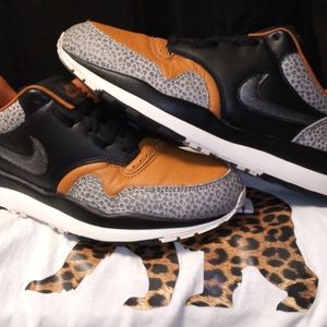 Nike air Safari size 10